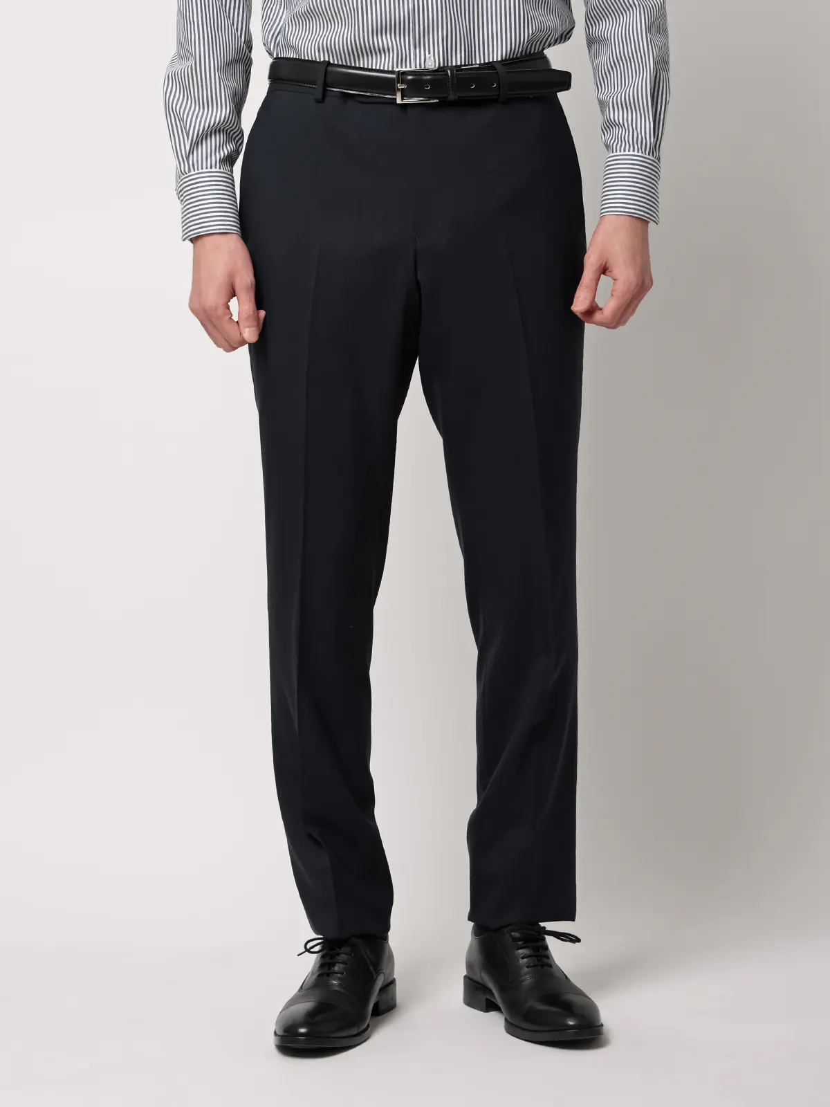 テーパードパンツ／尾州／SUPER100’sウールトロピカル／無地／IN05 ネイビー SS