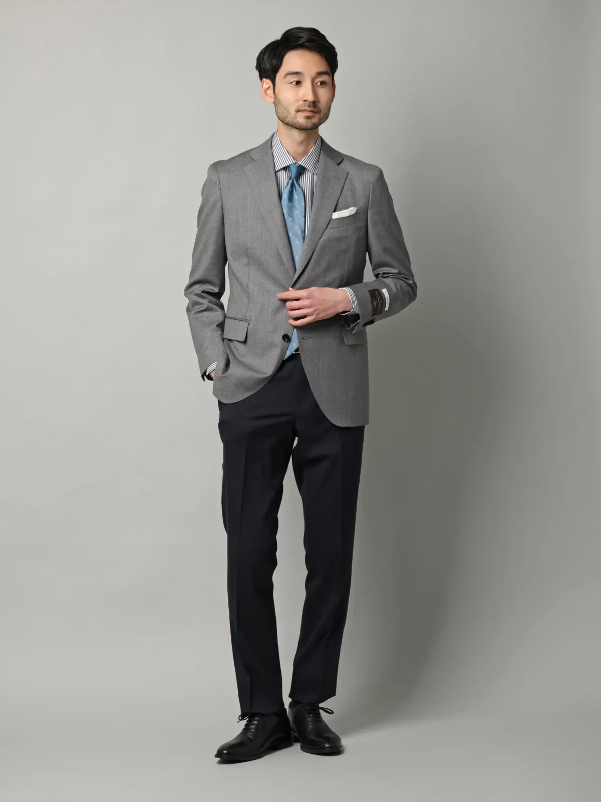 テーパードパンツ／尾州／SUPER100’sウールトロピカル／無地／IN05 ネイビー SS