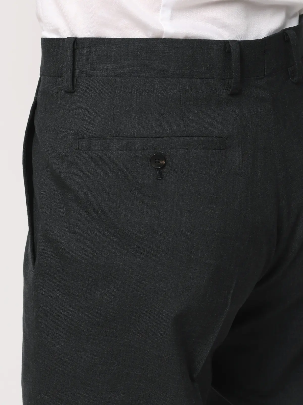 テーパードパンツ／尾州／SUPER100’sウールトロピカル／無地／IN05 チャコール SS