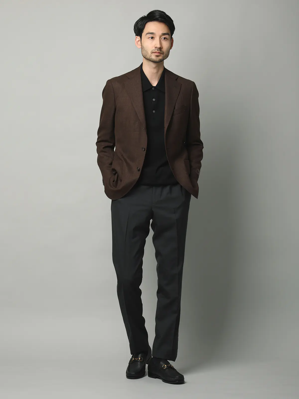 テーパードパンツ／尾州／SUPER100’sウールトロピカル／無地／IN05 チャコール SS