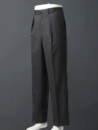 秋冬／タックテーパードパンツ