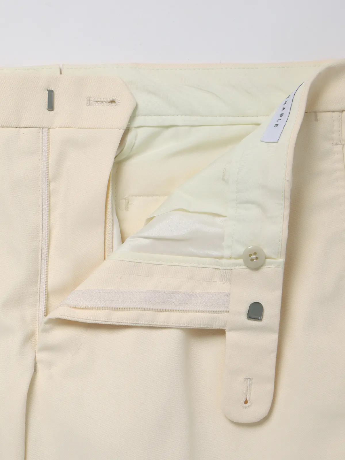 テーパードパンツ／ウォッシャブル／コットンライクストレッチ／ダブルピーチスキン／無地／IN05 オフホワイト S