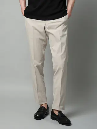 春夏／テーパードパンツ