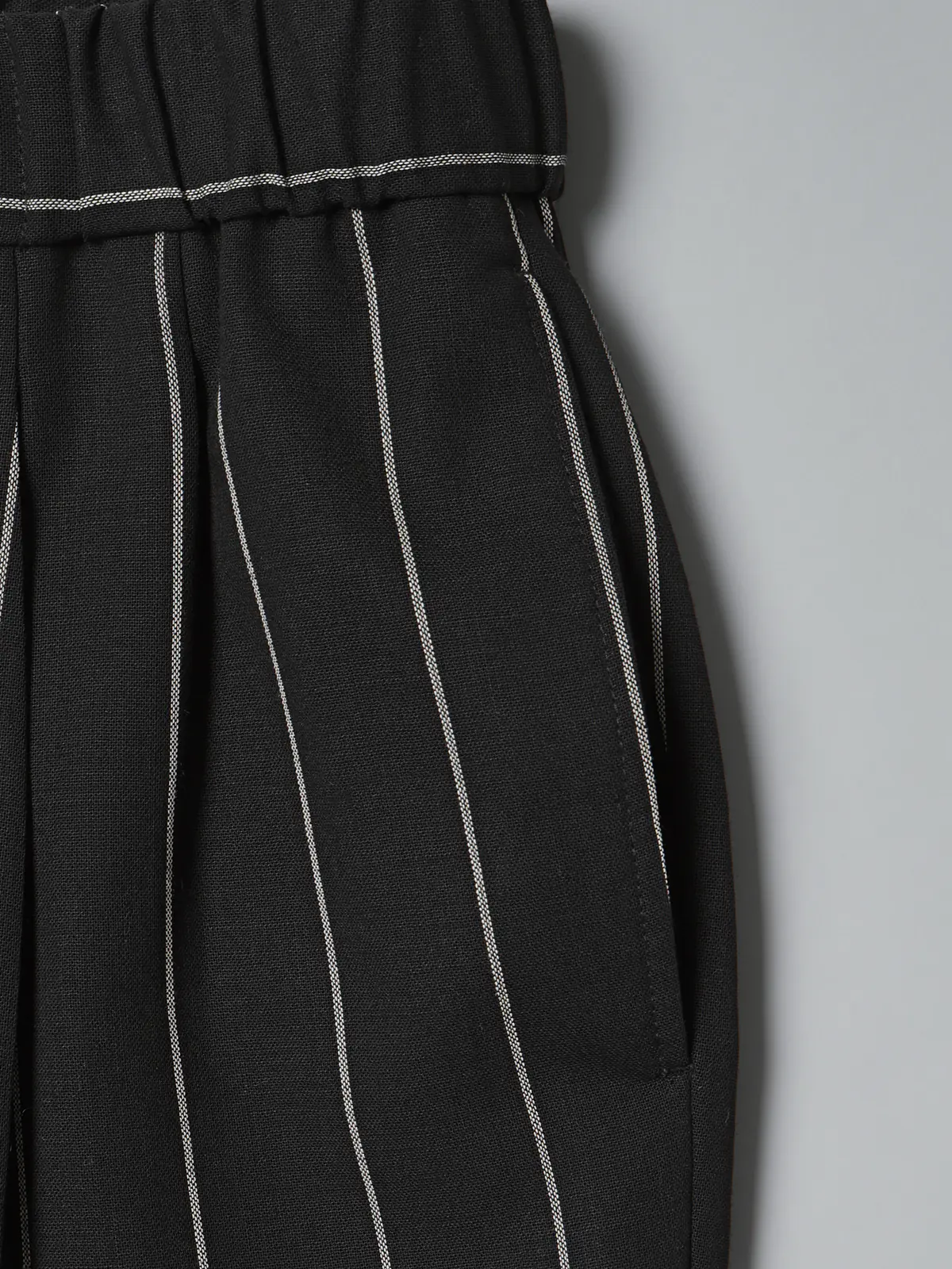 GOOVI／タックストレートパンツ／シェットランドウールブレンド／ワイドストライプ ブラック 1