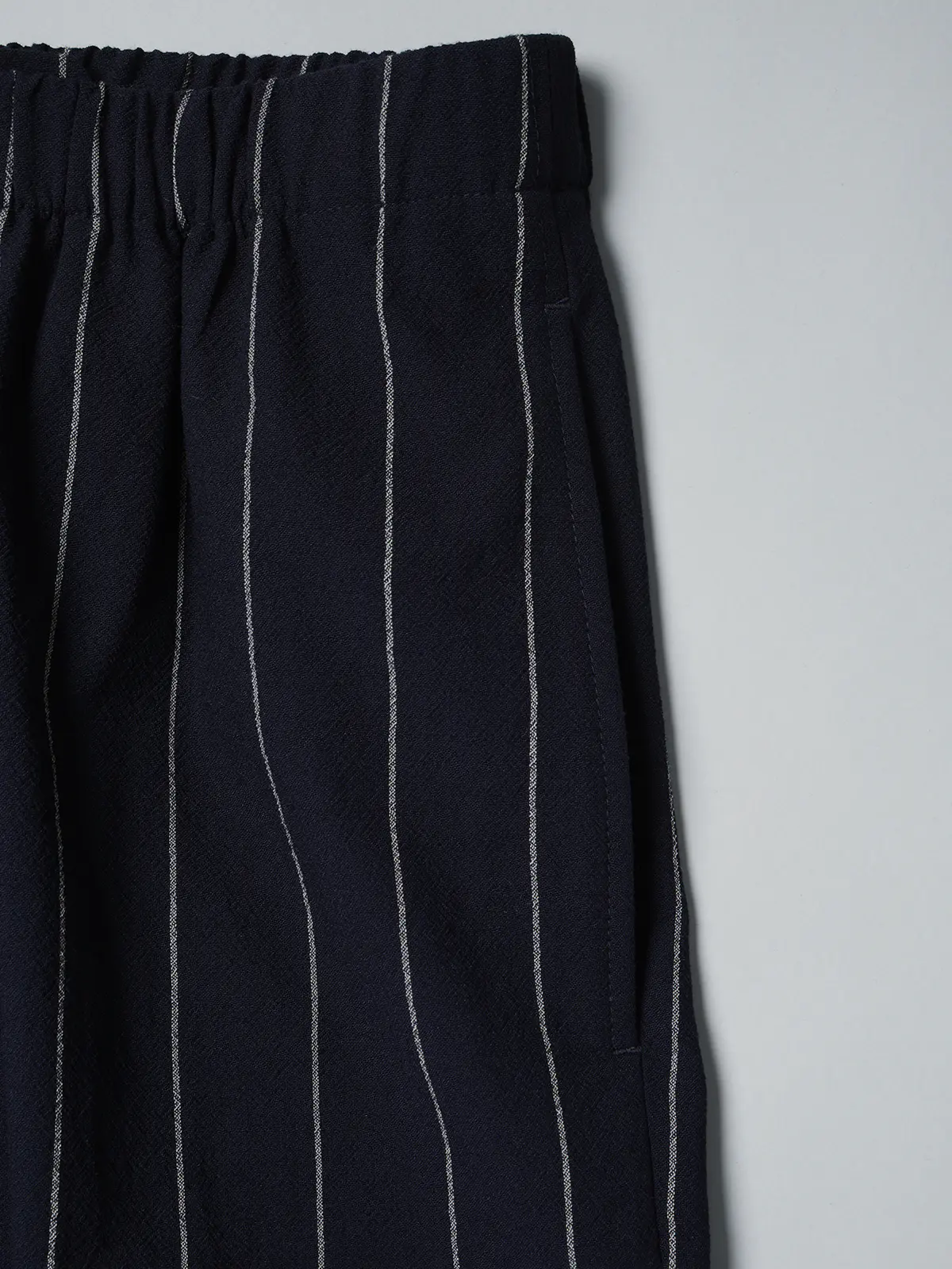 GOOVI／イージーパンツ／ウールブレンドサッカー／ワイドストライプ ネイビー 1