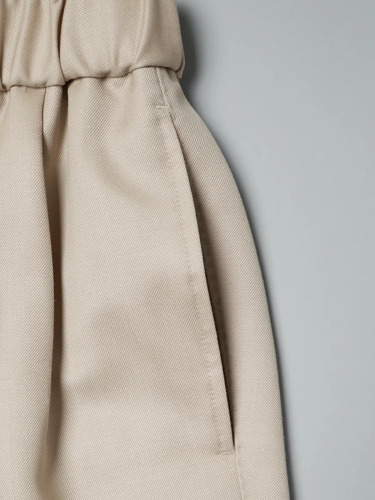 GOOVI／ツータックストレートパンツ／ウールモヘアギャバジン／無地 ベージュ 1
