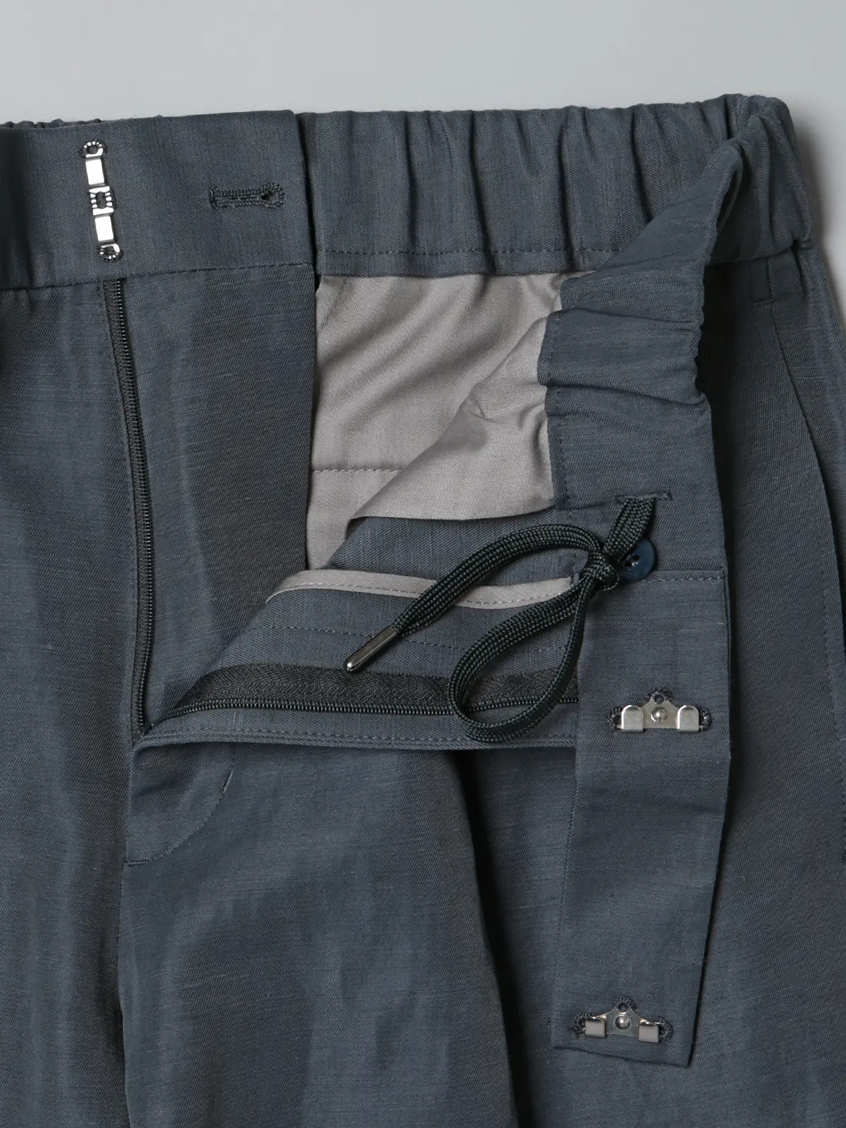 GOOVI／タックストレートパンツ／ナイロンリネン／ヴィンテージギャバジン／無地 ブルー 1