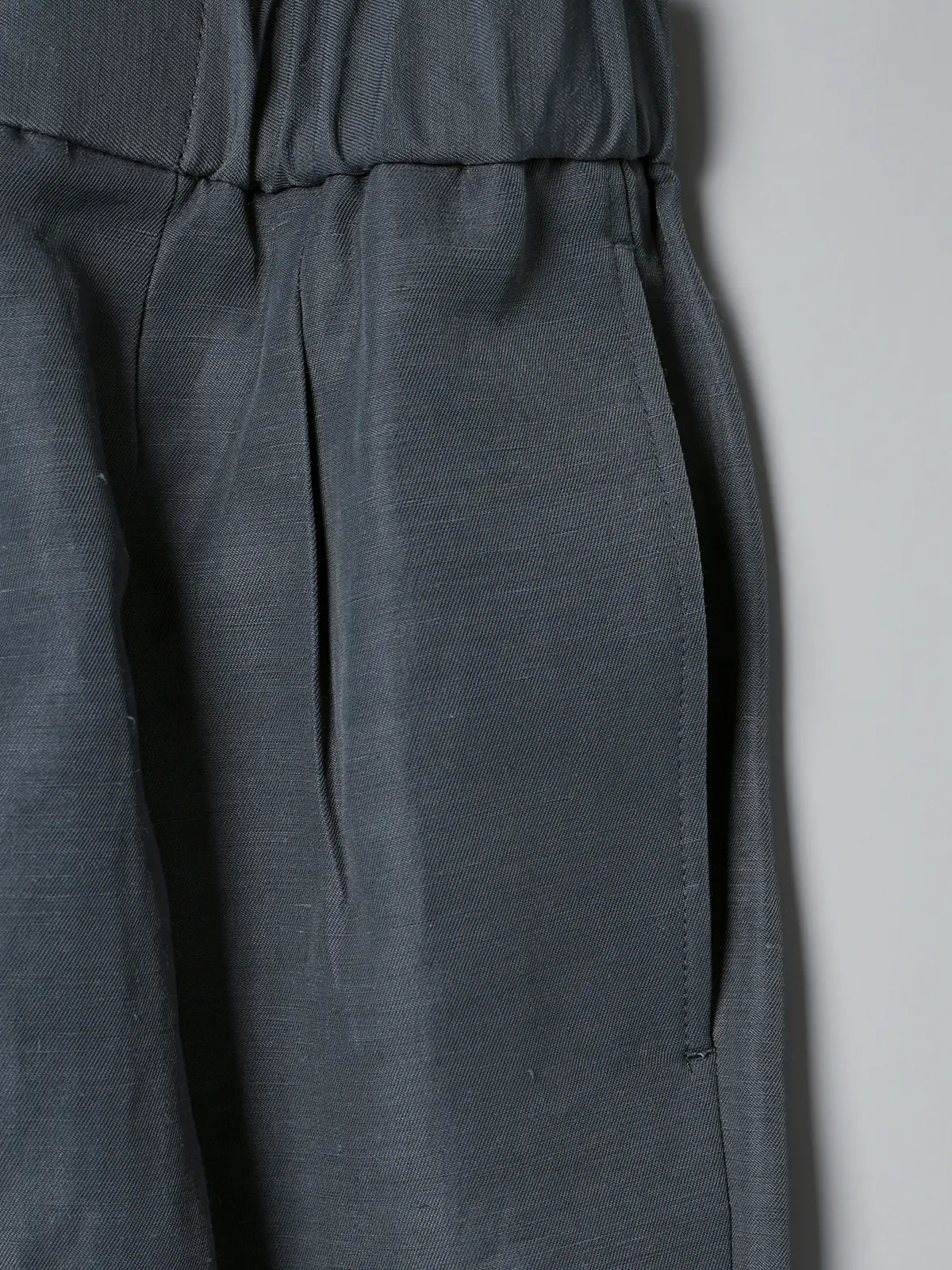 GOOVI／タックストレートパンツ／ナイロンリネン／ヴィンテージギャバジン／無地 ブルー 1