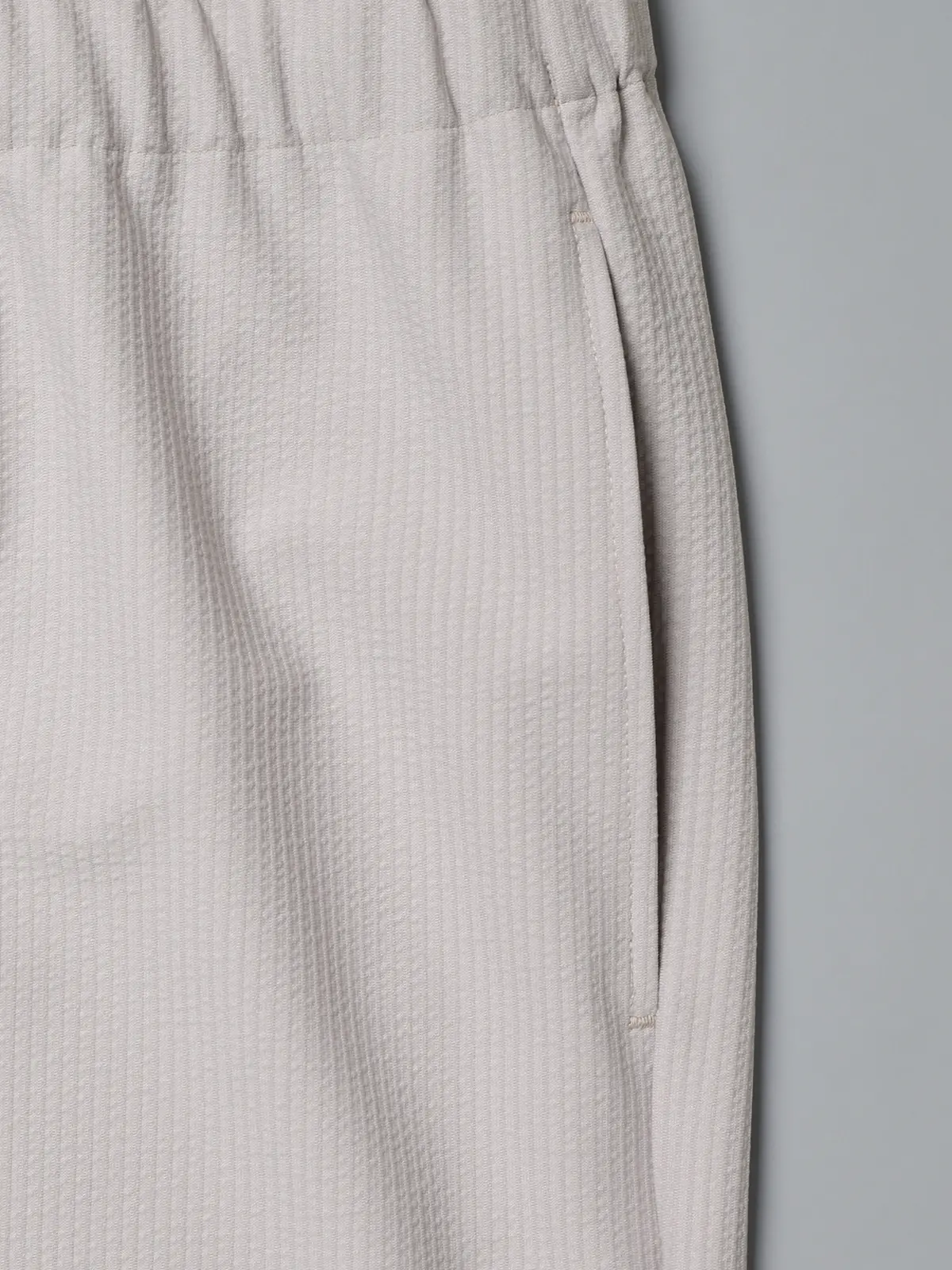 GOOVI／イージーパンツ／ウォッシャブル／ストレッチ／トリコットシアサッカー ライトグレー 1