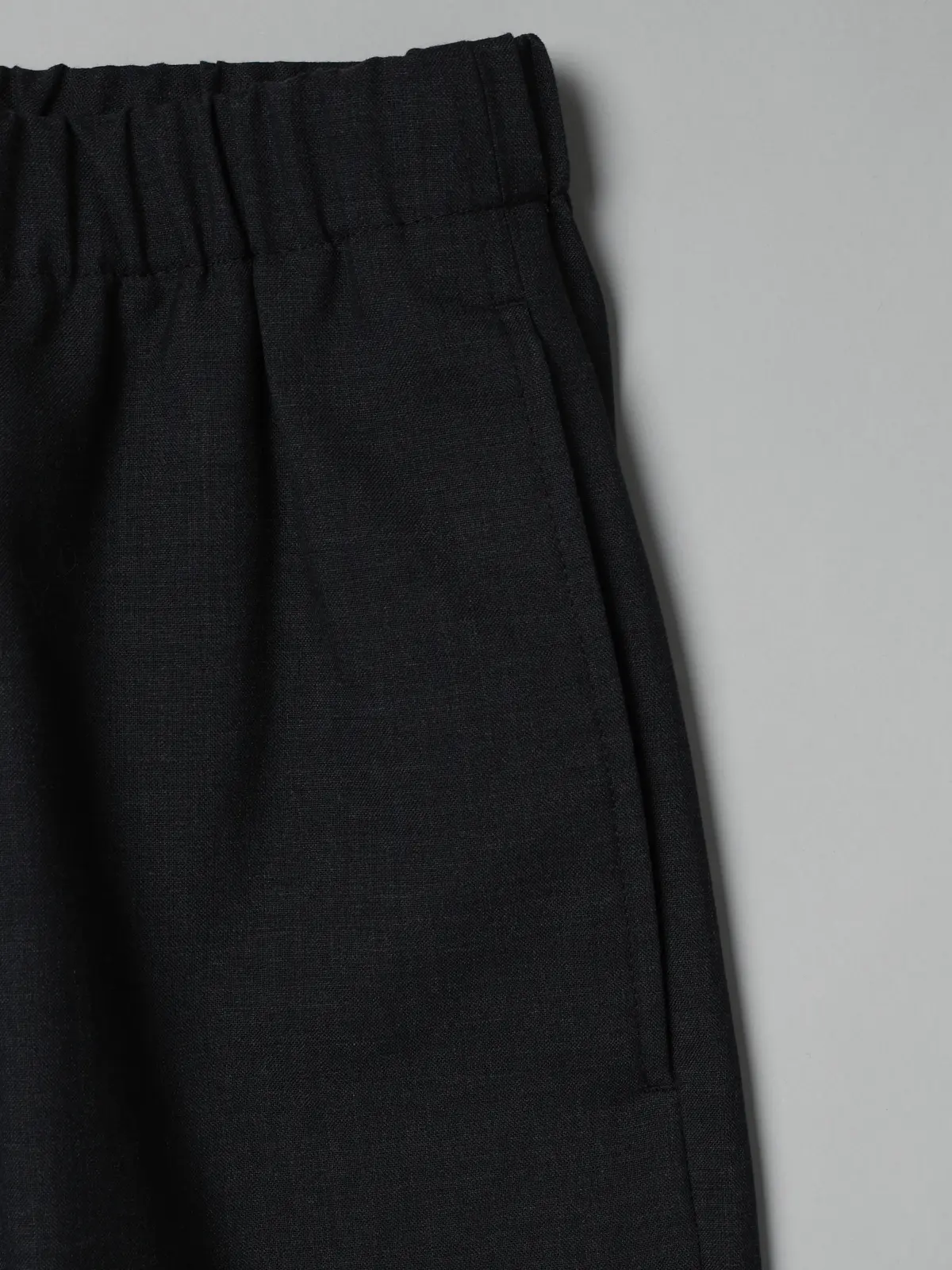 GOOVI／イージーパンツ／SUPER100’sウールトロピカル／無地 チャコール 1