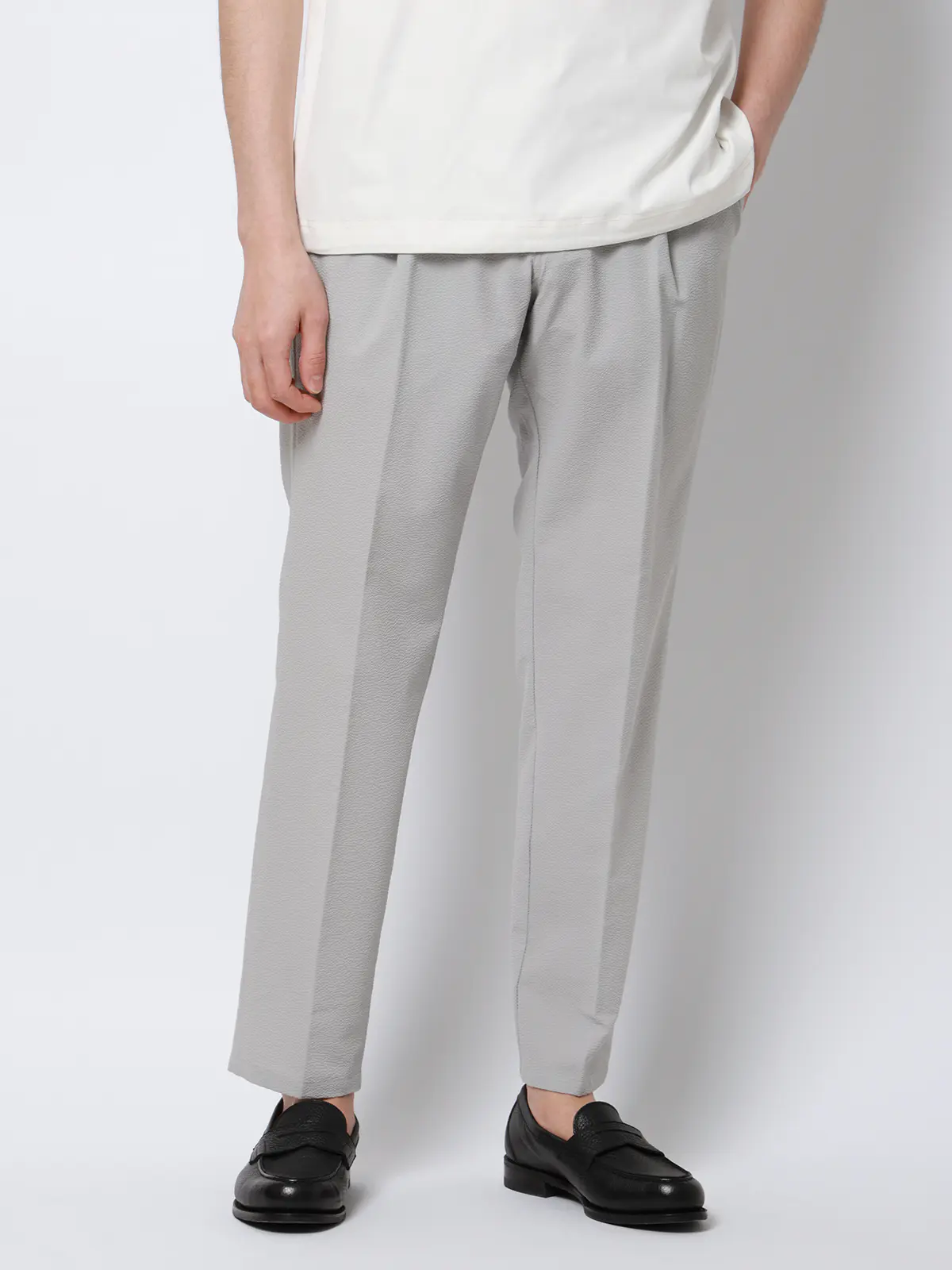 FLAT/タックテーパードパンツ/ウォッシャブル/ストレッチ/ドライシアサッカー/無地/裾上げ済み ライトグレー S