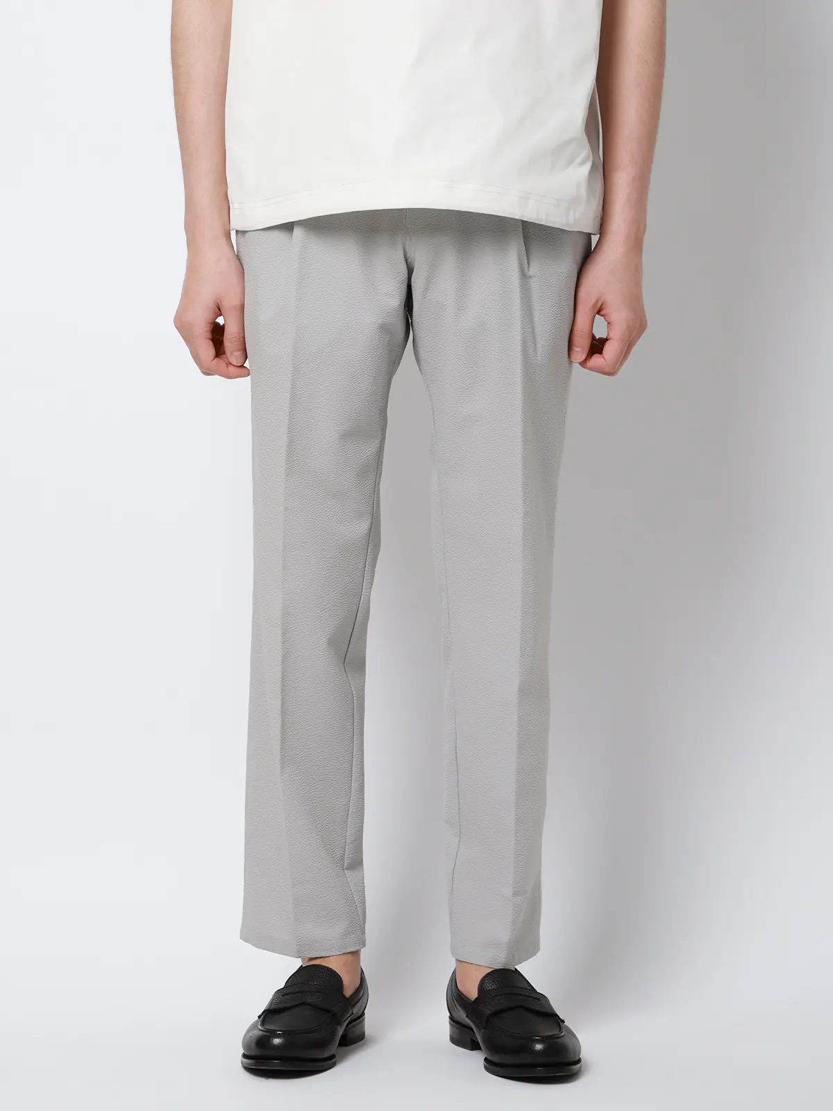 FLAT/タックテーパードパンツ/ウォッシャブル/ストレッチ/ドライシアサッカー/無地/裾上げ済み ライトグレー S