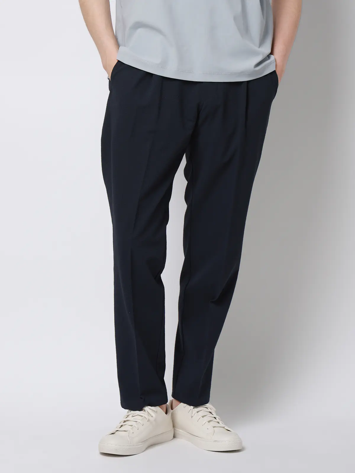 FLAT/タックテーパードパンツ/ウォッシャブル/ストレッチ/ドライシアサッカー/無地/裾上げ済み ネイビー S