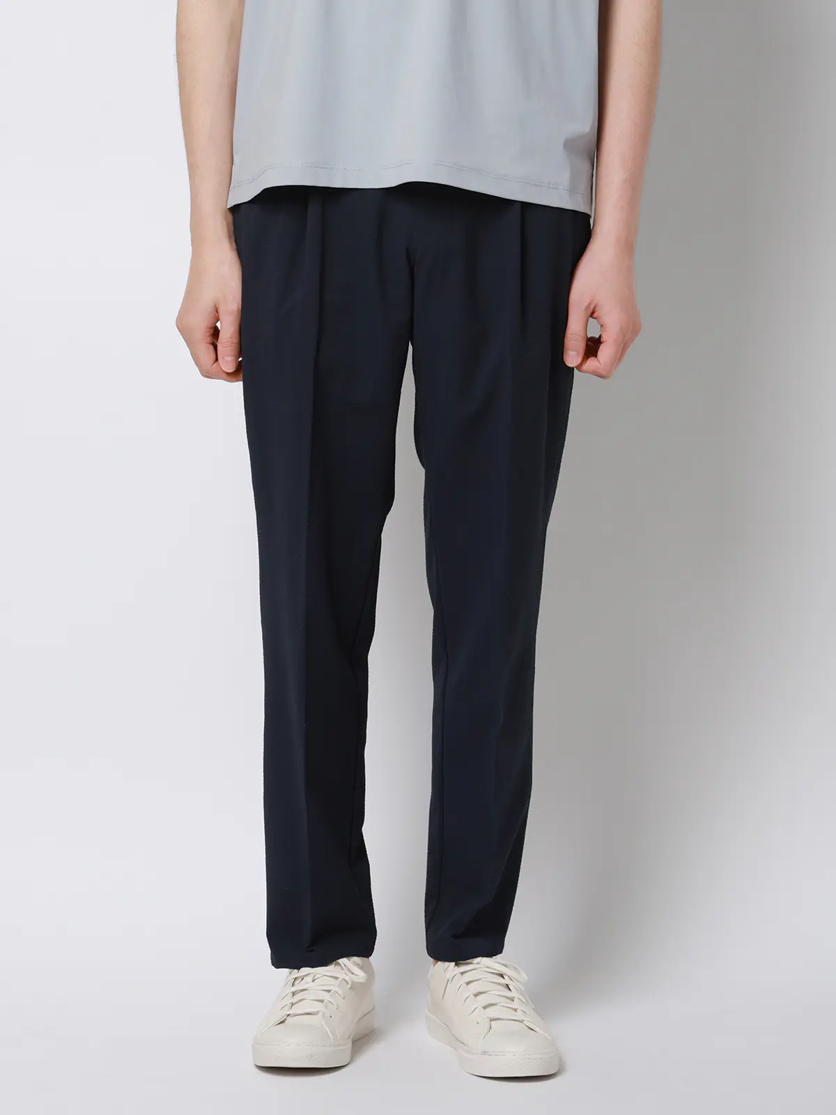 FLAT/タックテーパードパンツ/ウォッシャブル/ストレッチ/ドライシアサッカー/無地/裾上げ済み ネイビー S