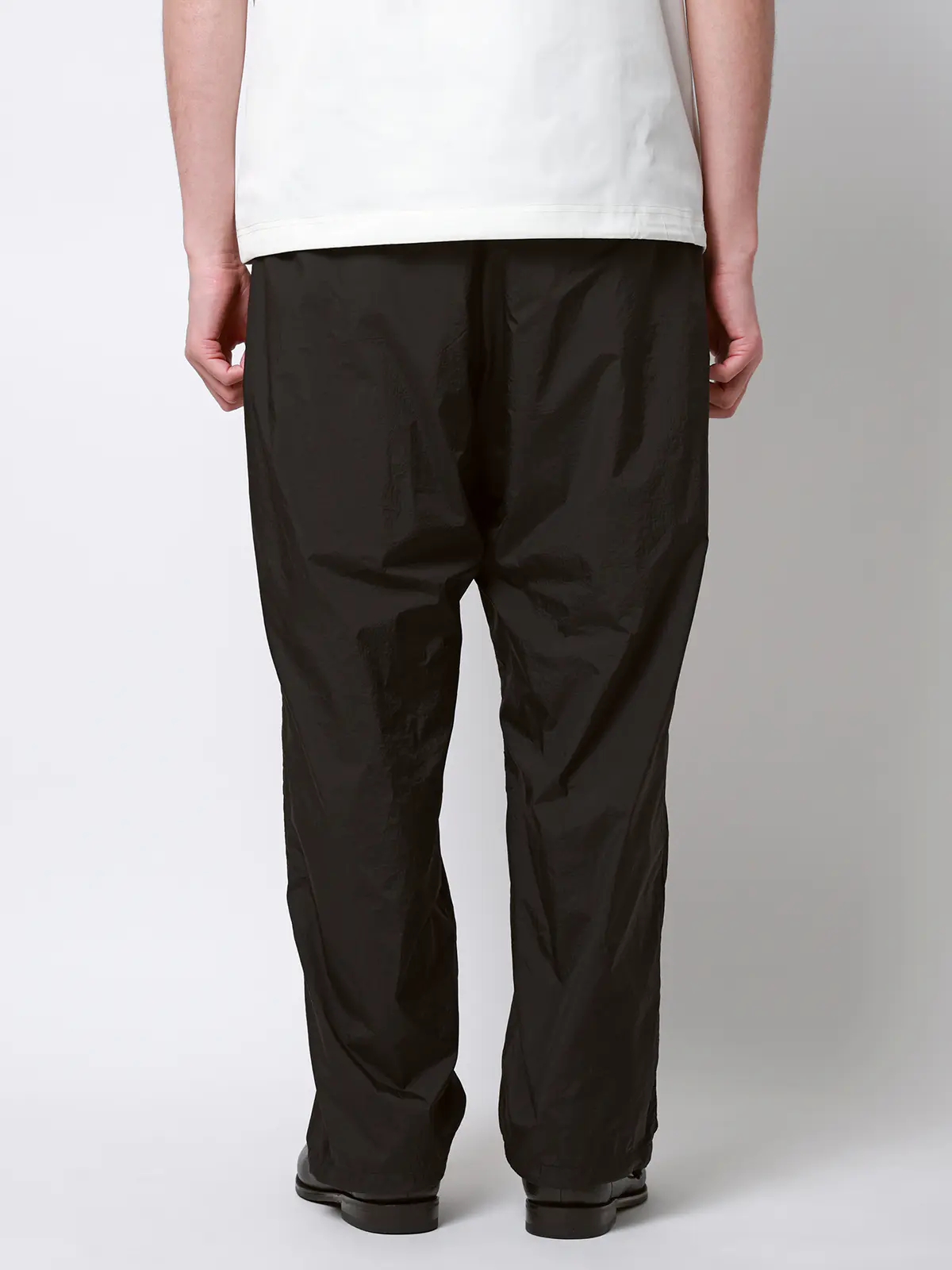 FLAT／イージーパンツ／ウォッシャブル／UVカット／軽量／ナイロンワッシャー／無地／裾上げ済み ブラック M