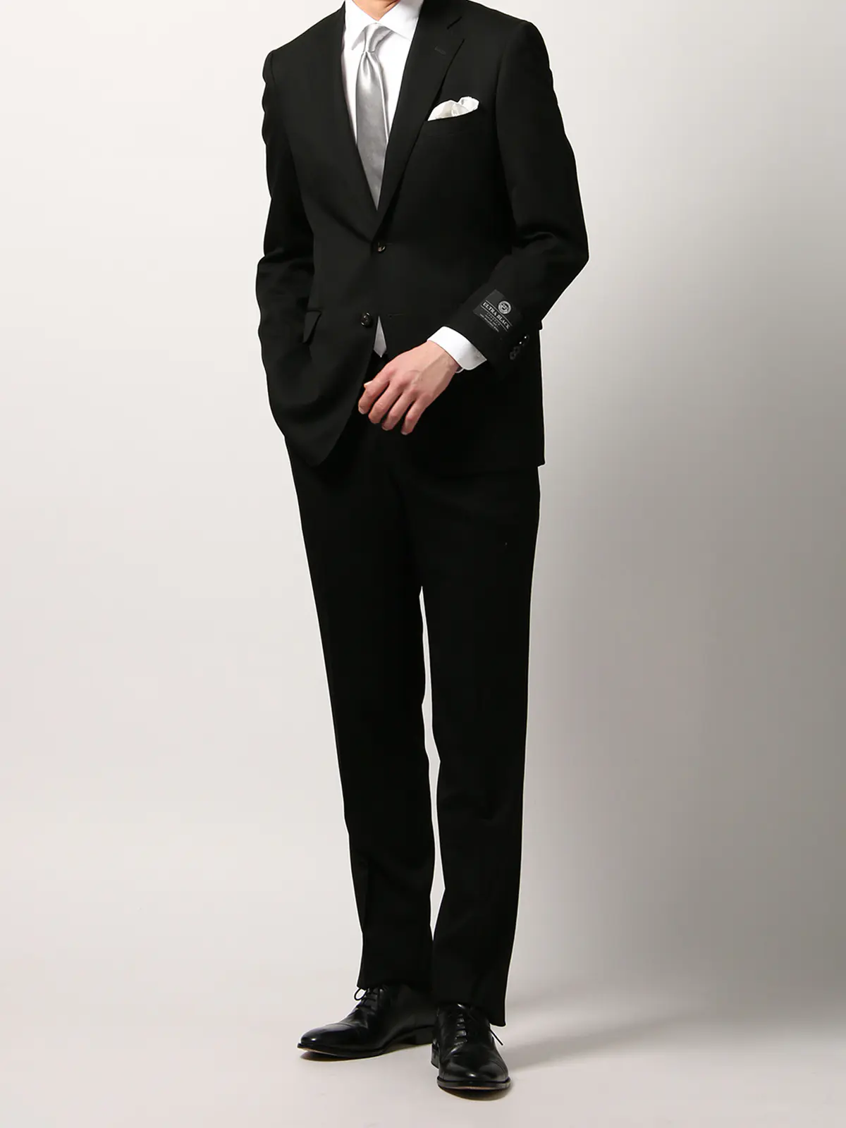 スーツ／フォーマル／2つボタン／無地／IZ01 ブラック 体型（DROP):スリム　8DROP(YA体),身長:175cm