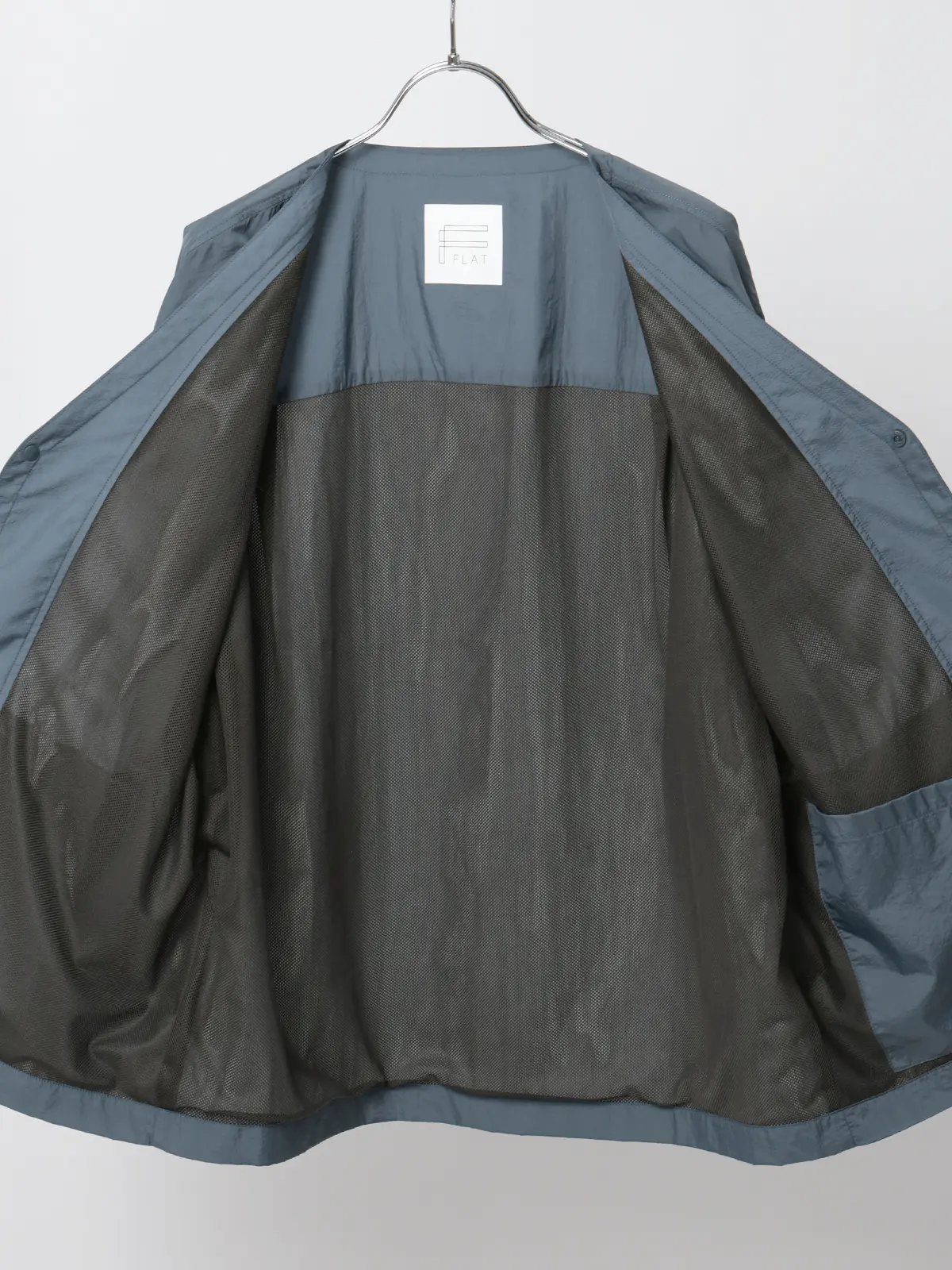 FLAT/Vカラーアウター/ウォッシャブル/UVカット/軽量/ナイロンワッシャー/無地 ブルー M