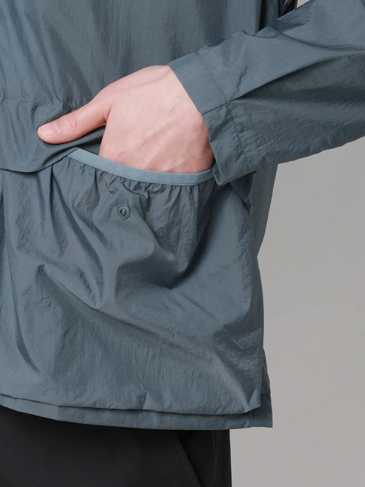 FLAT/Vカラーアウター/ウォッシャブル/UVカット/軽量/ナイロンワッシャー/無地 ブルー M