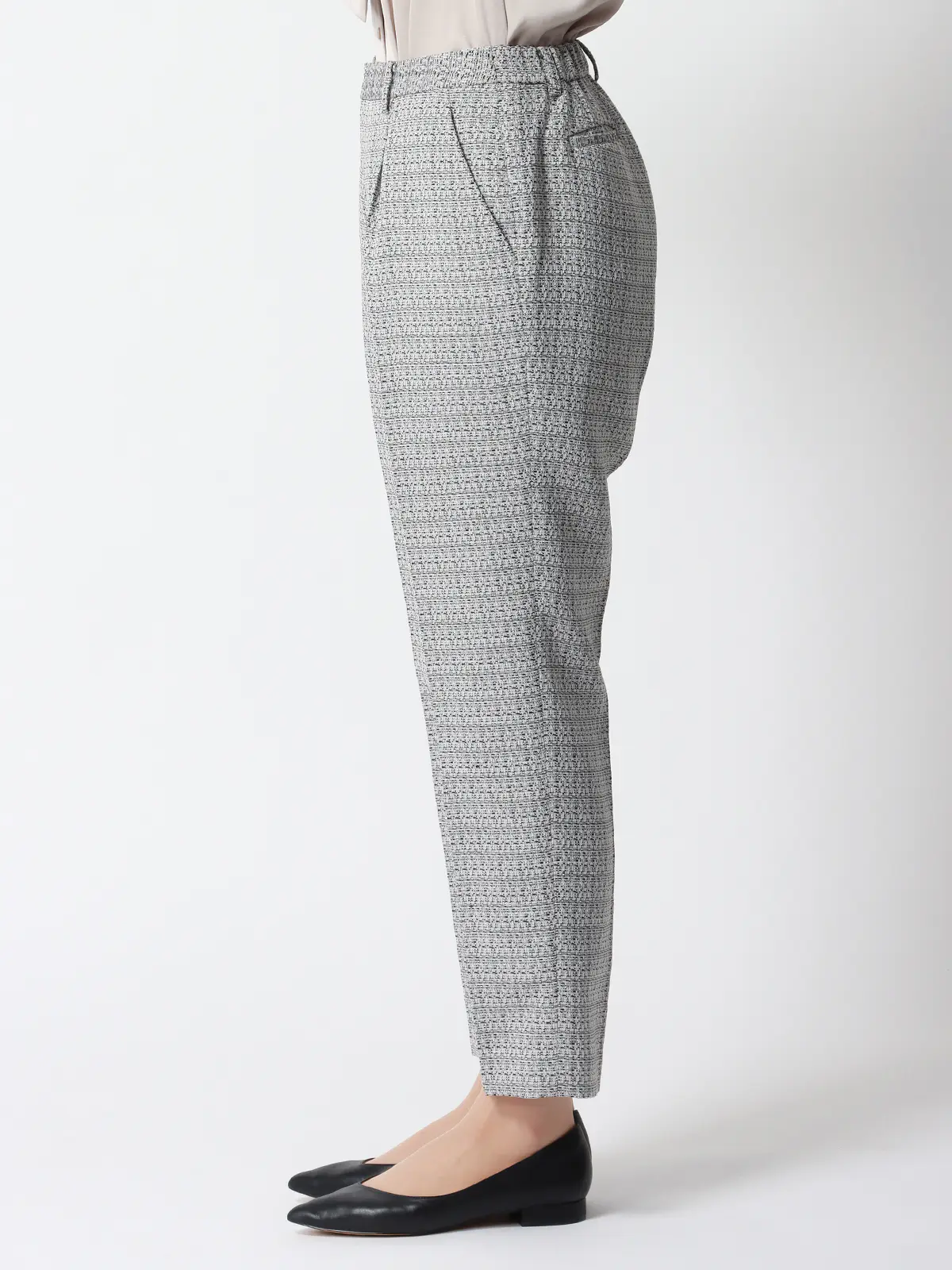 タックテーパードパンツ／ハンドウォッシュ／ツイード／織柄 ホワイト 36(7号）