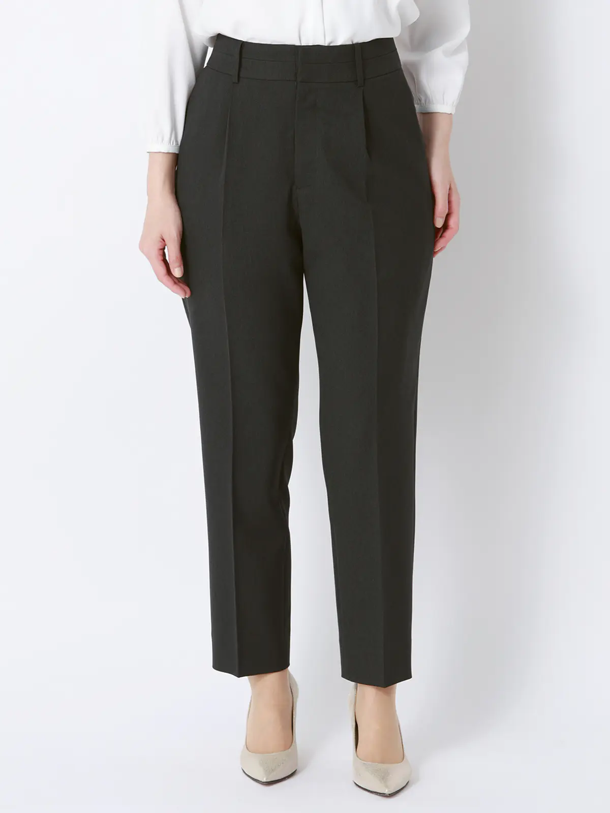 タックテーパードパンツ／ウォッシャブル／ストレッチ／シャンブレーツイル／無地／anysy グレー 42(13号）