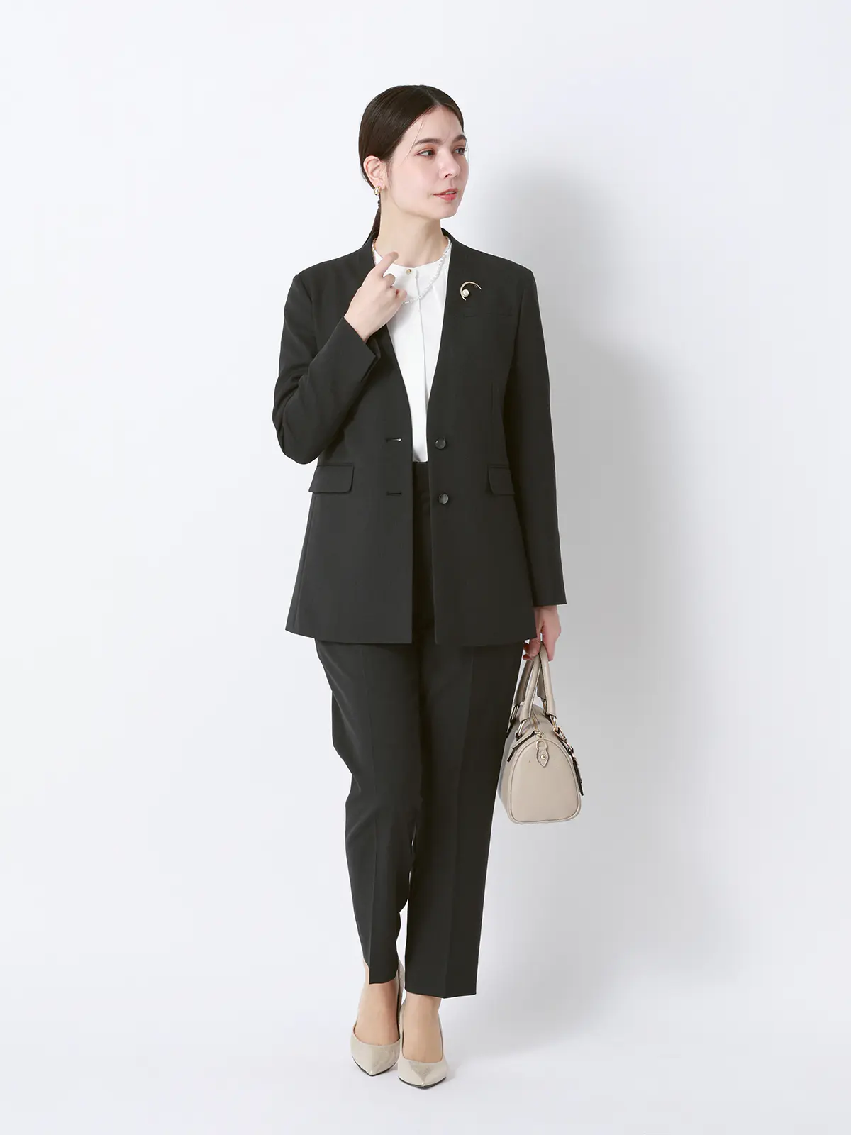 タックテーパードパンツ／ウォッシャブル／ストレッチ／シャンブレーツイル／無地／anysy グレー 42(13号）