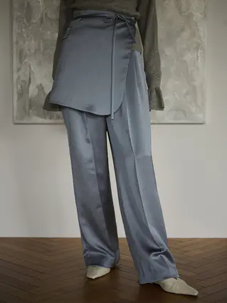 CIS．／サテンタックストレートパンツ