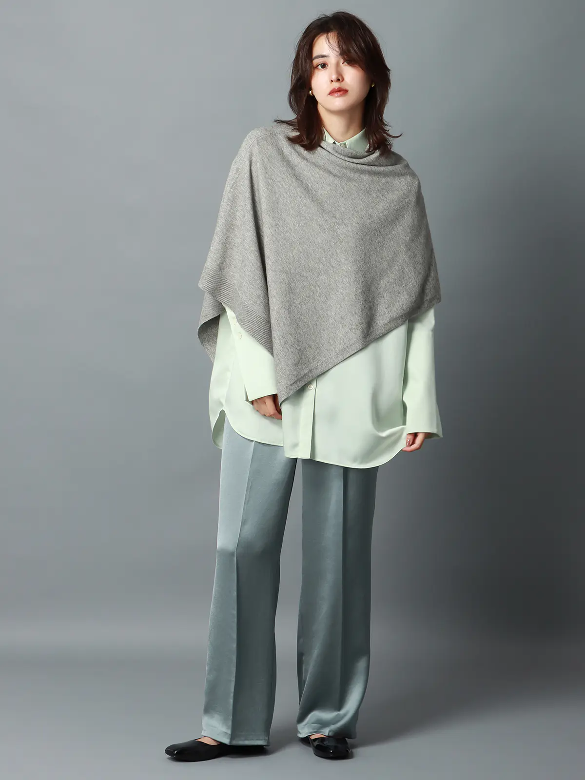 【9／5～WEB先行販売スタート！】CIS．／サテンタックストレートパンツ／ハンドウォッシュ／無地 グレー系 34(5号）