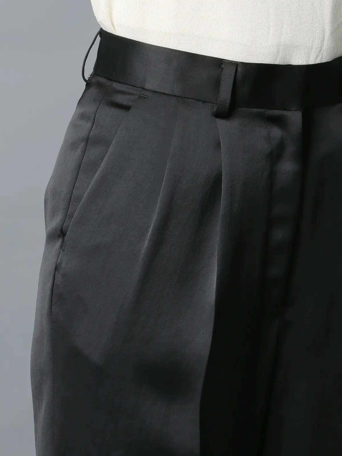 【9／5～WEB先行販売スタート！】CIS．／サテンタックストレートパンツ／ハンドウォッシュ／無地 ブラック系 34(5号）