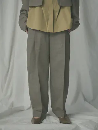 CIS.／タックテーパードパンツ