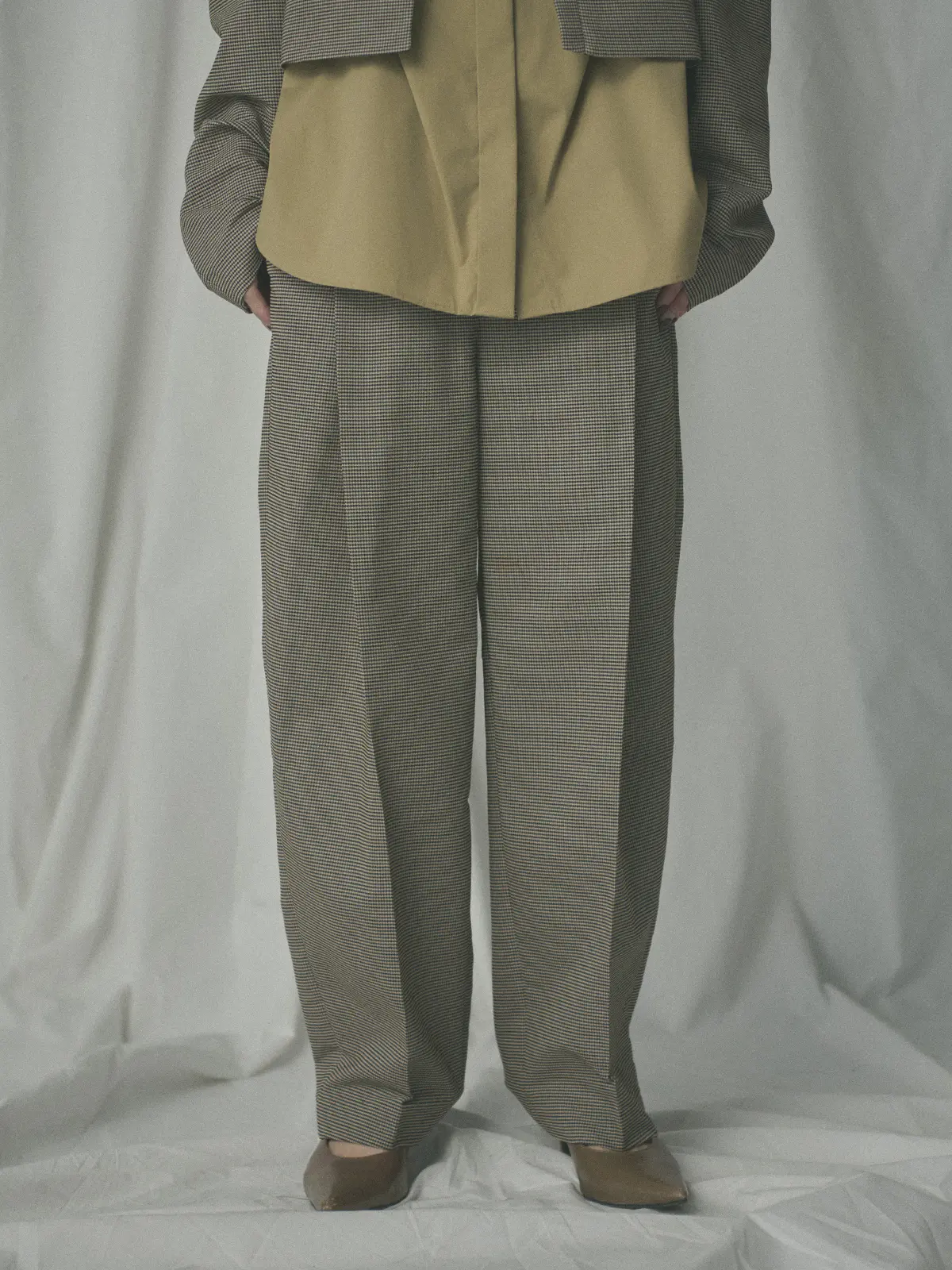 【2／23　23:59までWEB先行販売中】CIS.／タックテーパードパンツ／ハウンドトゥース ベージュ 34(5号）