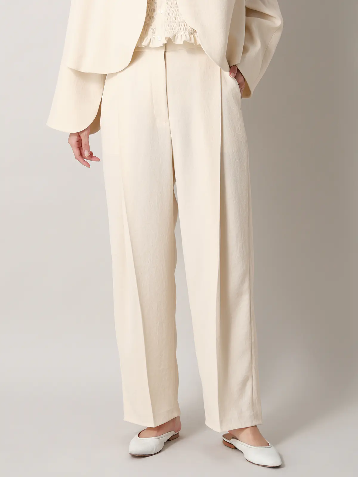 【2／23　23:59までWEB先行販売中】CIS.／タックテーパードパンツ／無地 オフホワイト 34(5号）