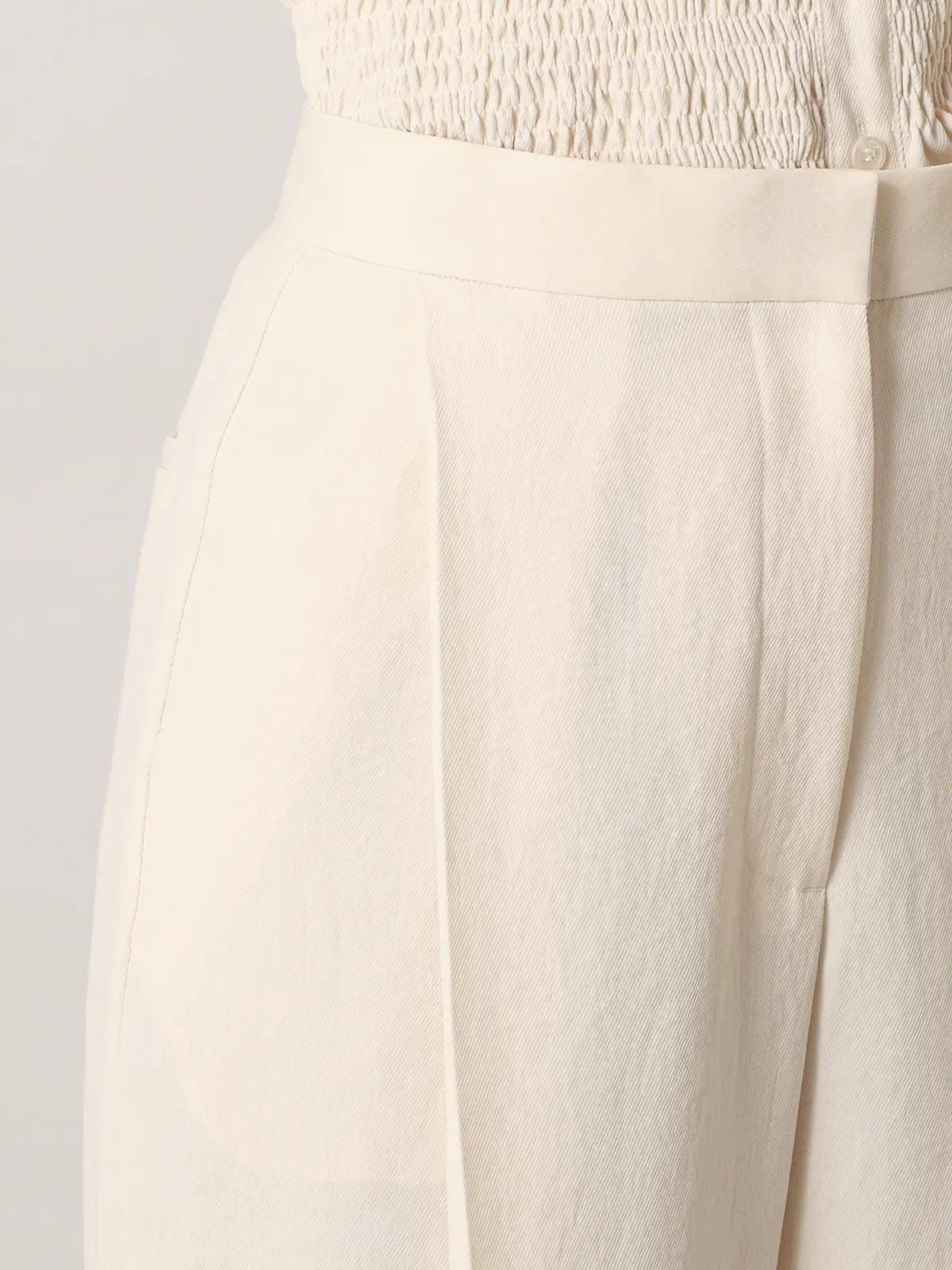 【2／23　23:59までWEB先行販売中】CIS.／タックテーパードパンツ／無地 オフホワイト 34(5号）