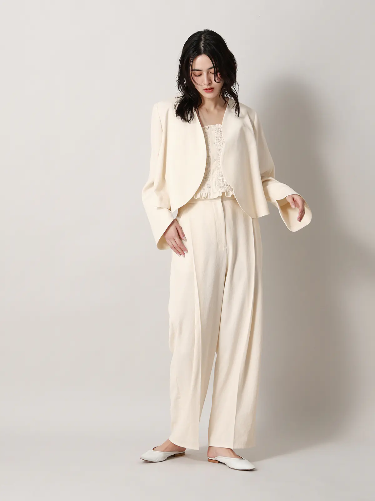 【2／23　23:59までWEB先行販売中】CIS.／タックテーパードパンツ／無地 オフホワイト 34(5号）