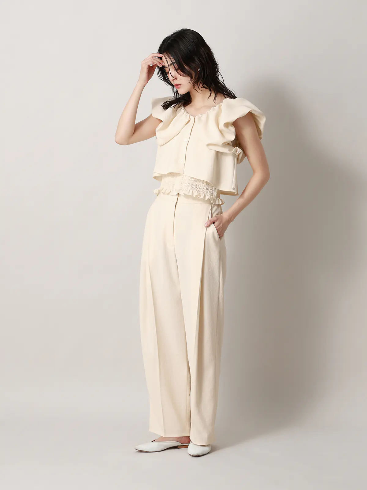 【2／23　23:59までWEB先行販売中】CIS.／タックテーパードパンツ／無地 オフホワイト 34(5号）