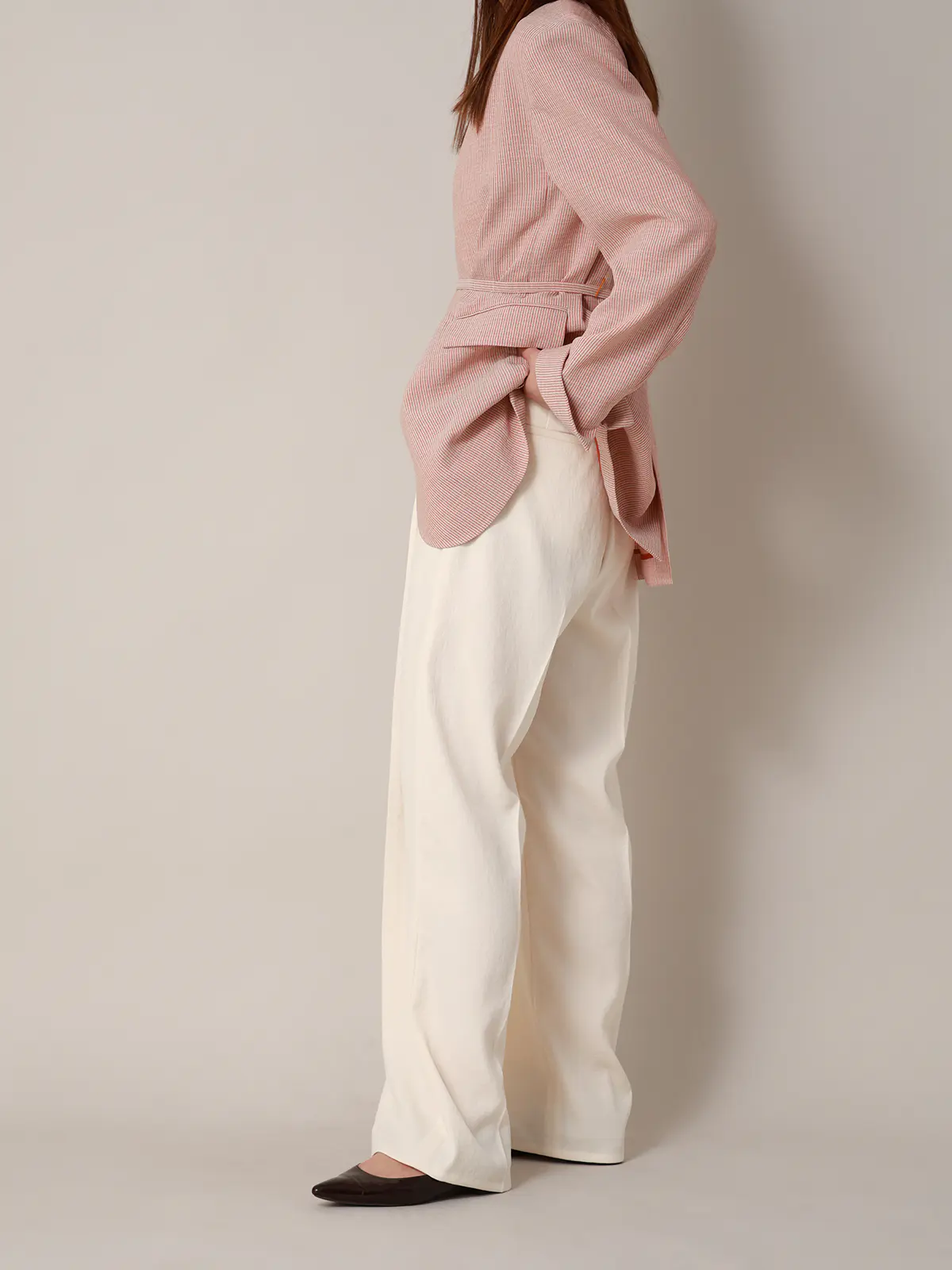 【2／23　23:59までWEB先行販売中】CIS.／タックテーパードパンツ／無地 オフホワイト 34(5号）