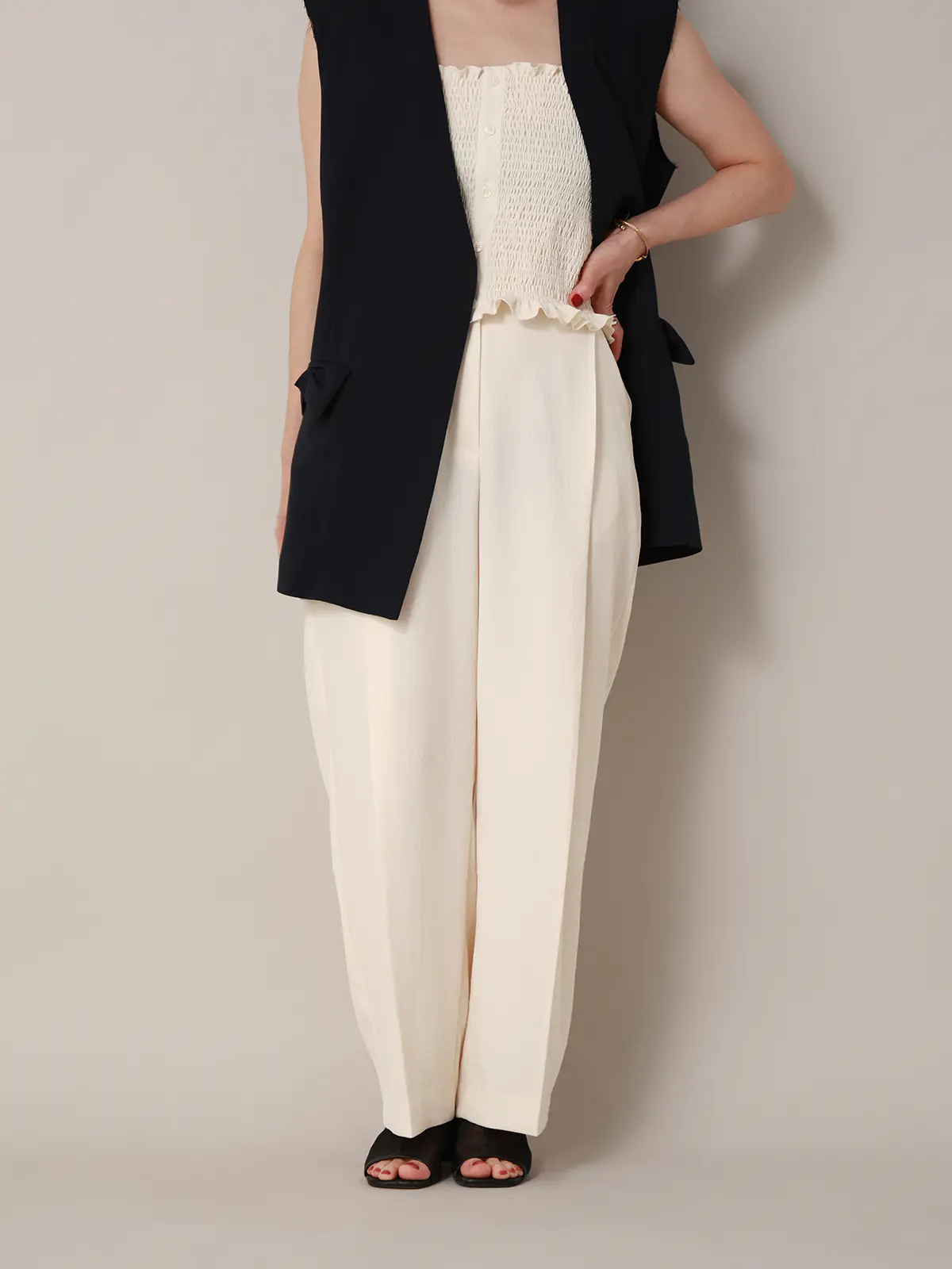 【2／23　23:59までWEB先行販売中】CIS.／タックテーパードパンツ／無地 オフホワイト 34(5号）