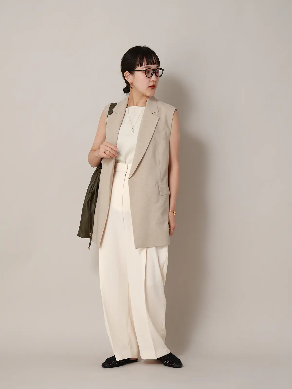 【2／23　23:59までWEB先行販売中】CIS.／タックテーパードパンツ／無地 オフホワイト 34(5号）