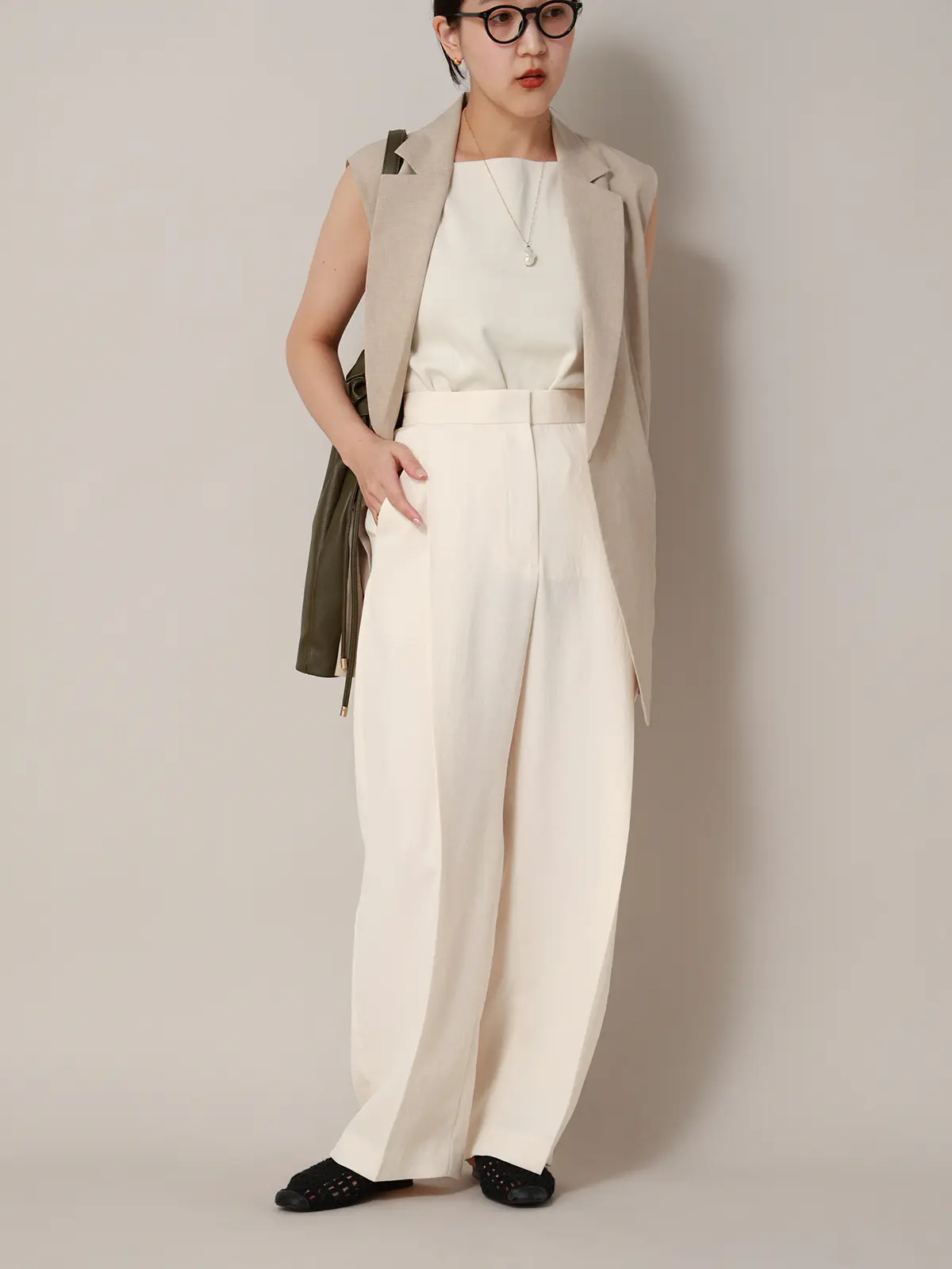 【2／23　23:59までWEB先行販売中】CIS.／タックテーパードパンツ／無地 オフホワイト 34(5号）