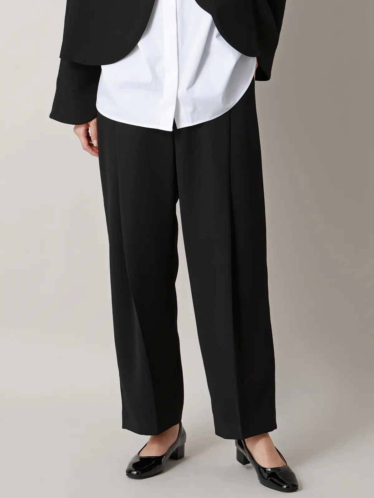 【2／23　23:59までWEB先行販売中】CIS.／タックテーパードパンツ／無地 ブラック 34(5号）