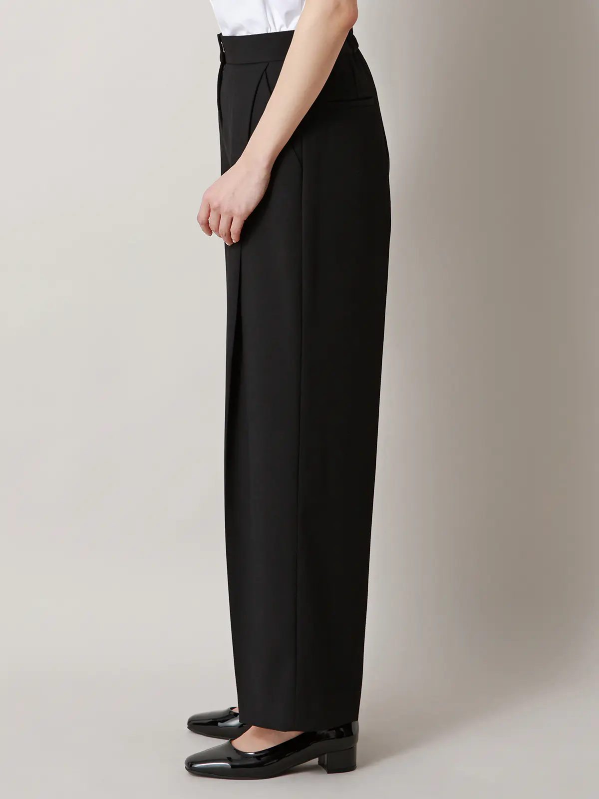 【2／23　23:59までWEB先行販売中】CIS.／タックテーパードパンツ／無地 ブラック 34(5号）