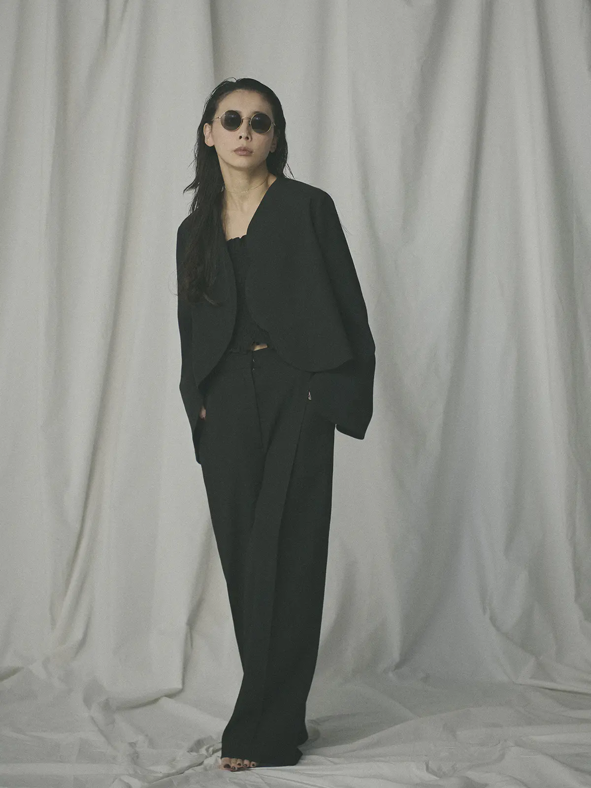 【2／23　23:59までWEB先行販売中】CIS.／タックテーパードパンツ／無地 ブラック 34(5号）