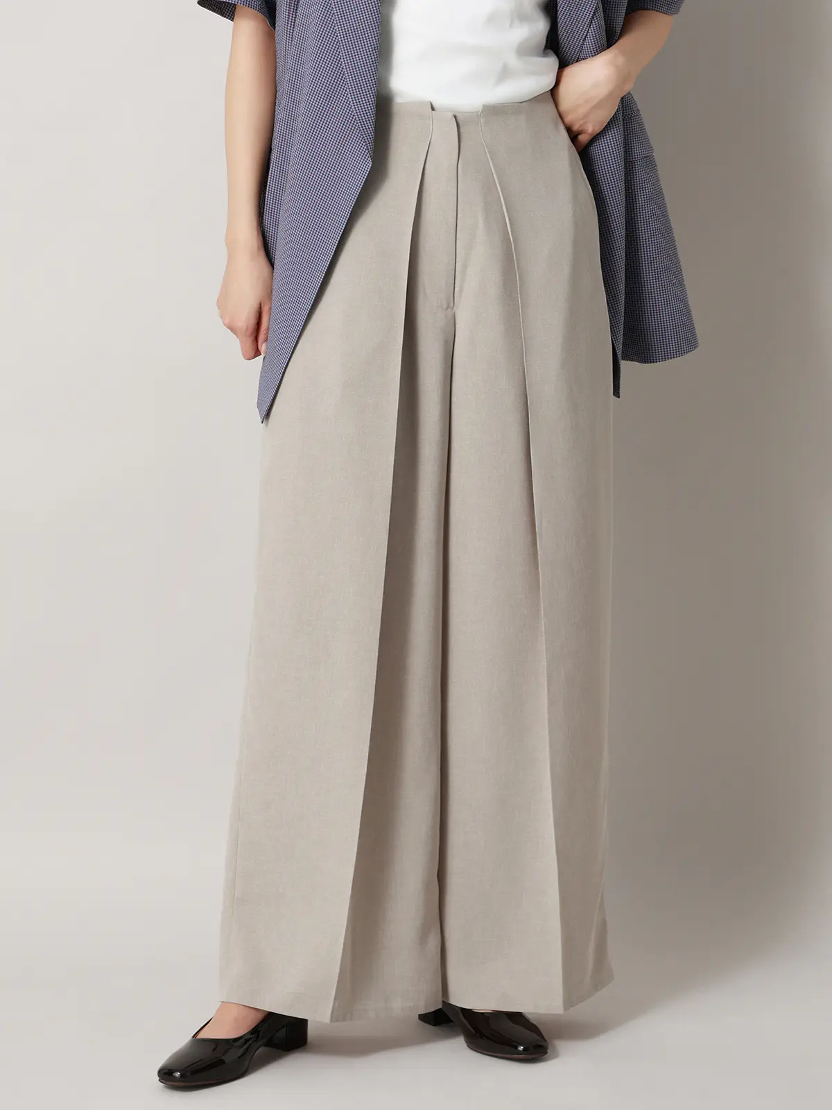 【2／23　23:59までWEB先行販売中】CIS．／タックワイドパンツ／無地 ベージュ 34(5号）