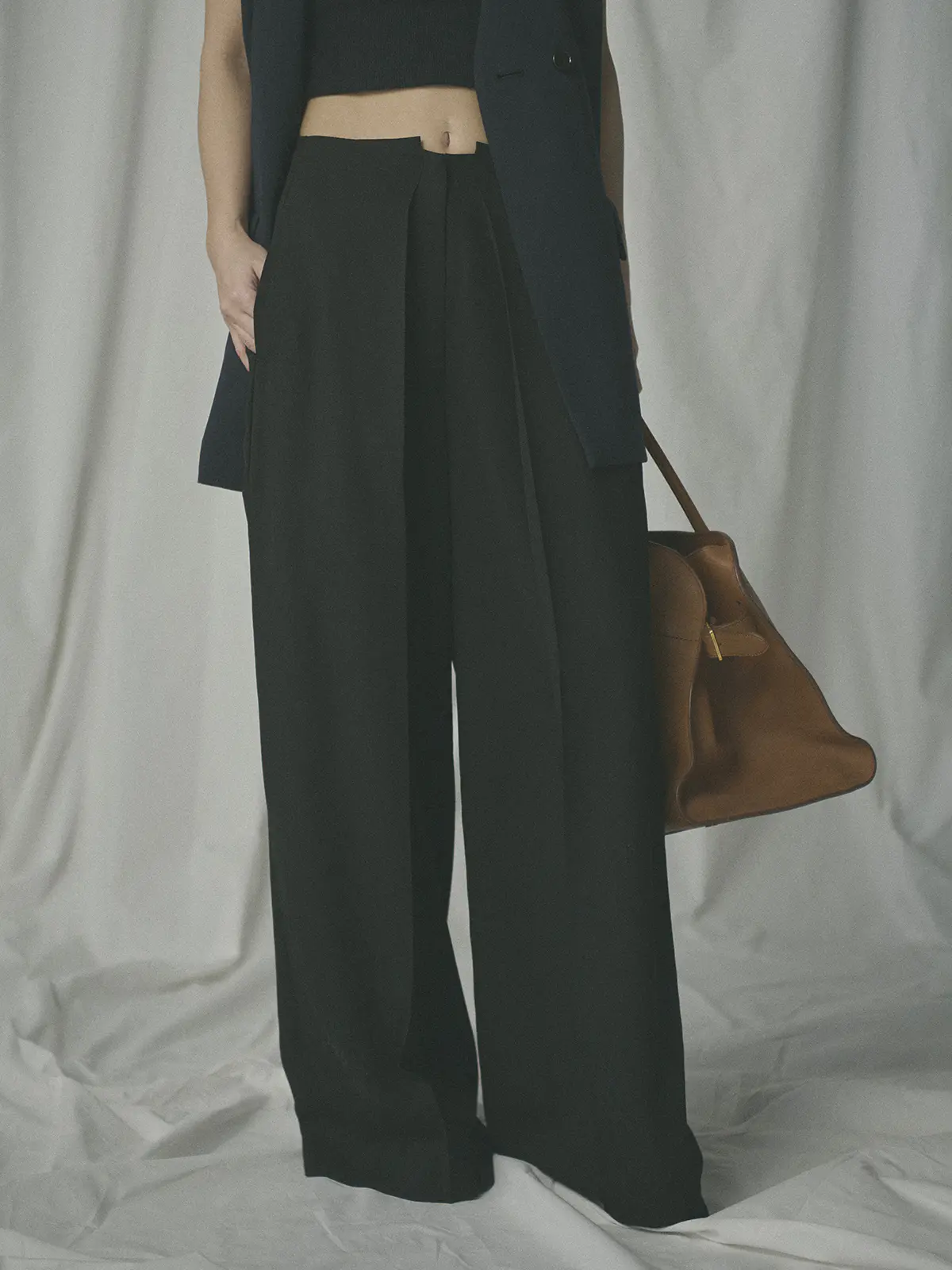 【2／23　23:59までWEB先行販売中】CIS．／タックワイドパンツ／無地 ブラック 34(5号）