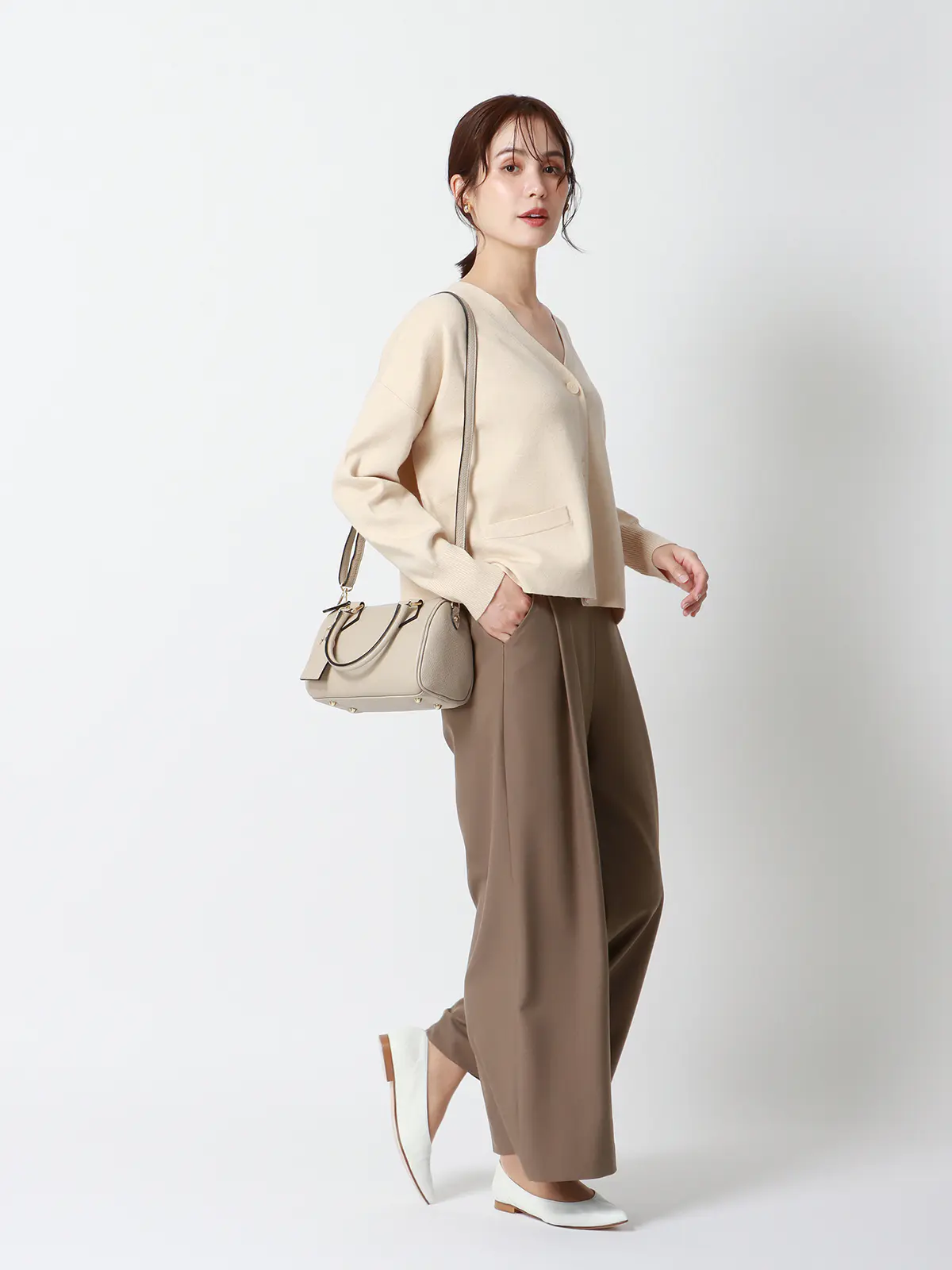 CHANTOWA／ココチよ／タックワイドパンツ／ウォッシャブル／ストレッチツイル／無地 カーキ 42(13号）