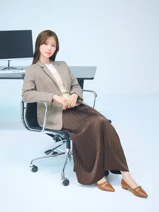 サテンプリーツスカート