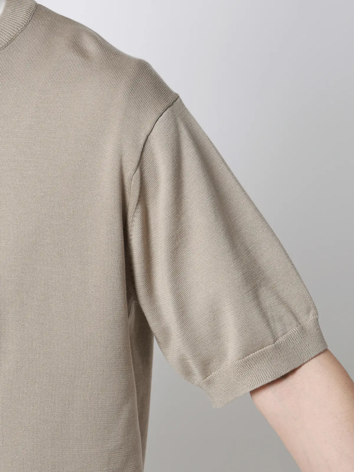 クルーネックニット／半袖／ウォッシャブル／強撚コットンアクリル天竺／無地 グレージュ S