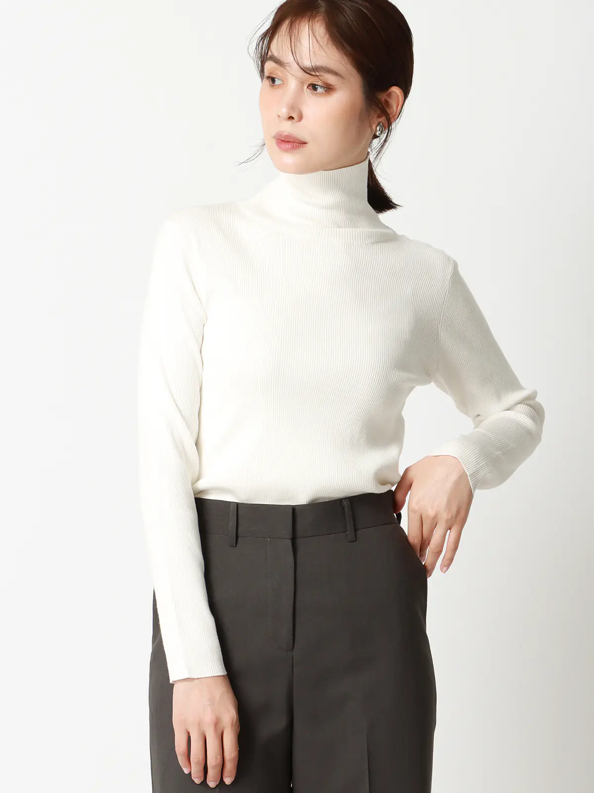 ハイネックリブニット／長袖／ウォッシャブル／強撚レーヨンポリエステル／無地 ホワイト 38(9号）