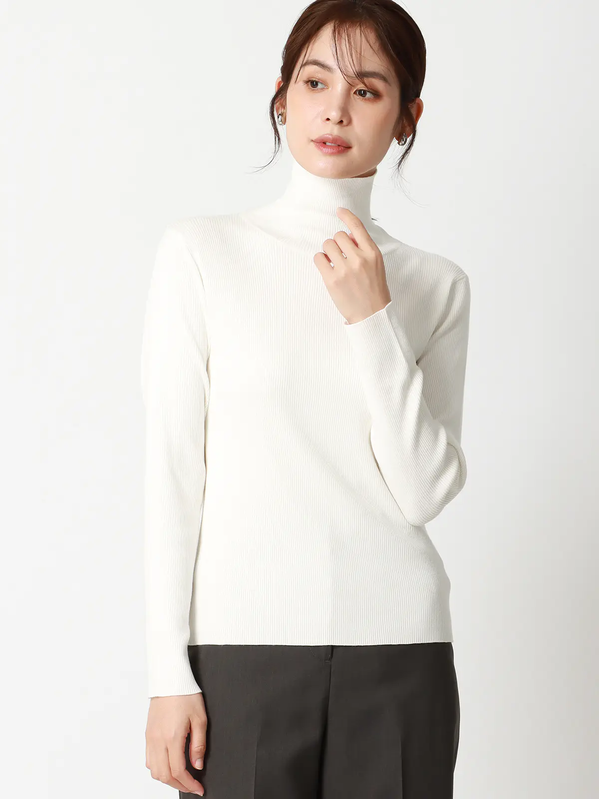 ハイネックリブニット／長袖／ウォッシャブル／強撚レーヨンポリエステル／無地 ホワイト 38(9号）