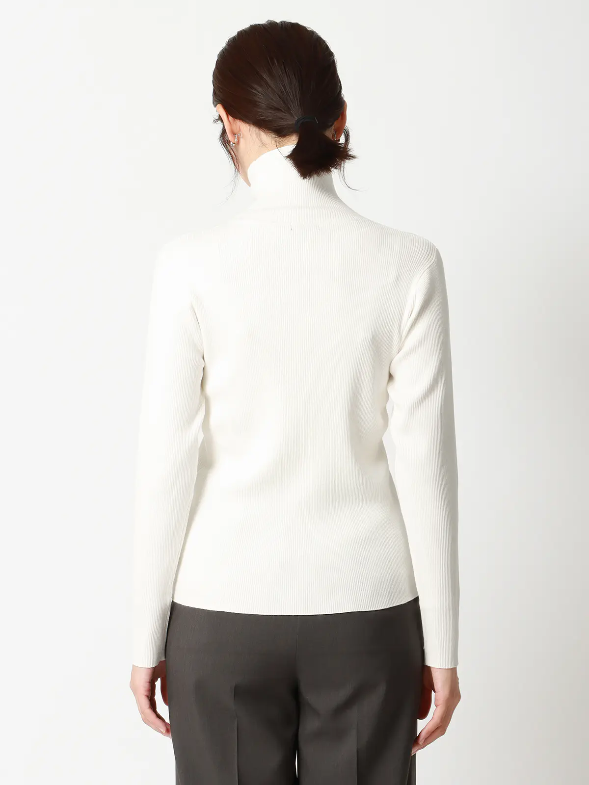 ハイネックリブニット／長袖／ウォッシャブル／強撚レーヨンポリエステル／無地 ホワイト 38(9号）