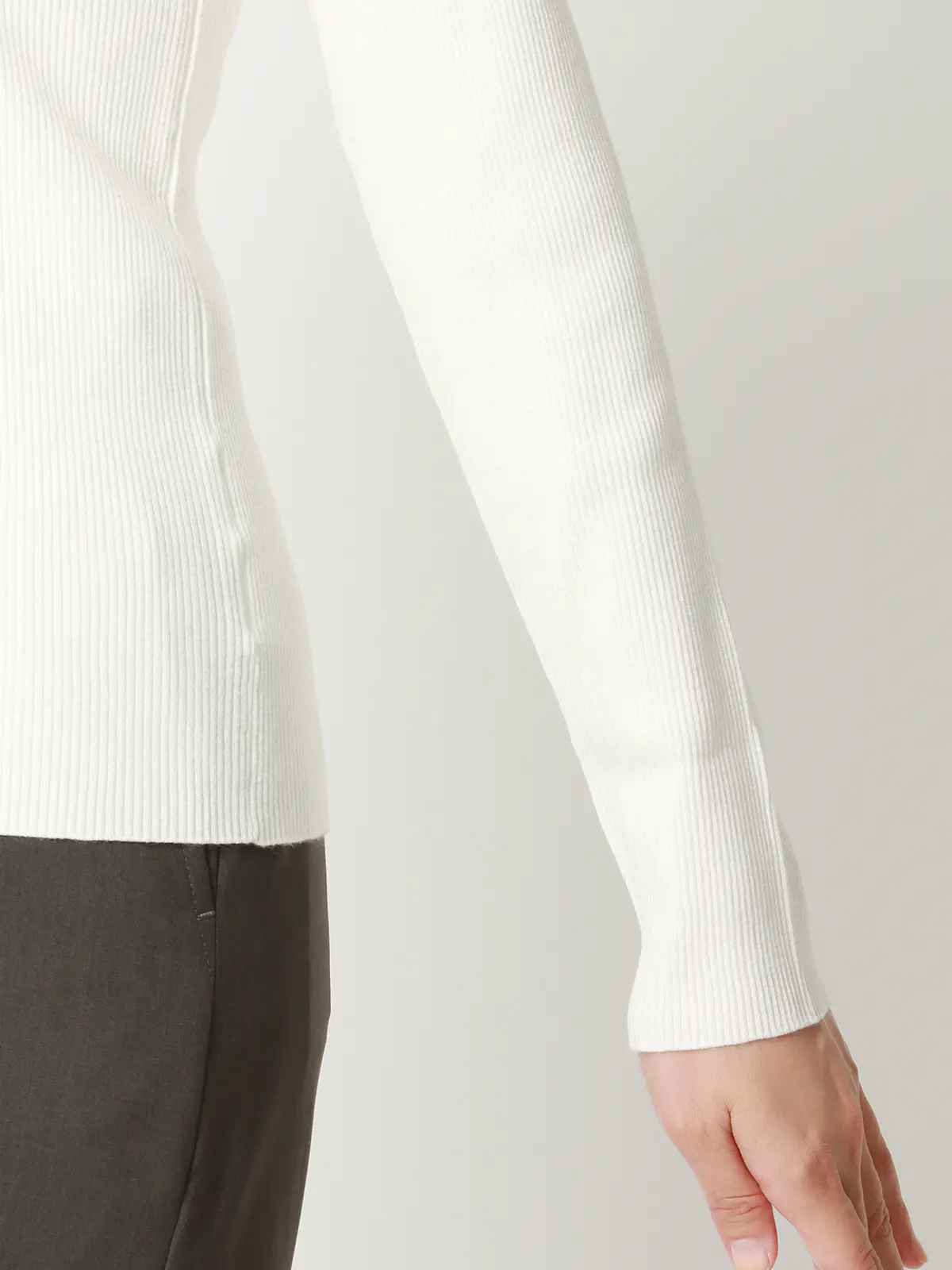 ハイネックリブニット／長袖／ウォッシャブル／強撚レーヨンポリエステル／無地 ホワイト 38(9号）